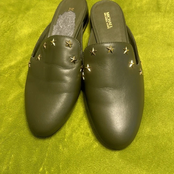 WNS Michael Kors Natasha Olive Green Gold Logo Star Slide Mules Sz 9 - Picture 4 of 10